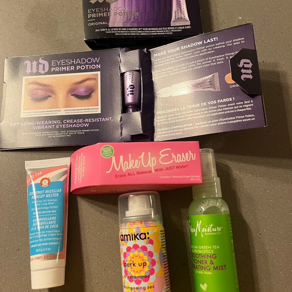NEW assorted samples with new cosmetic bag